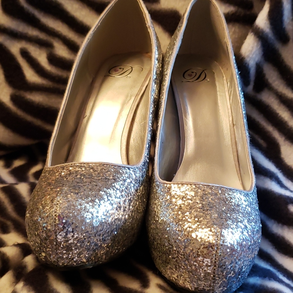 Heels - Picture 2 of 4